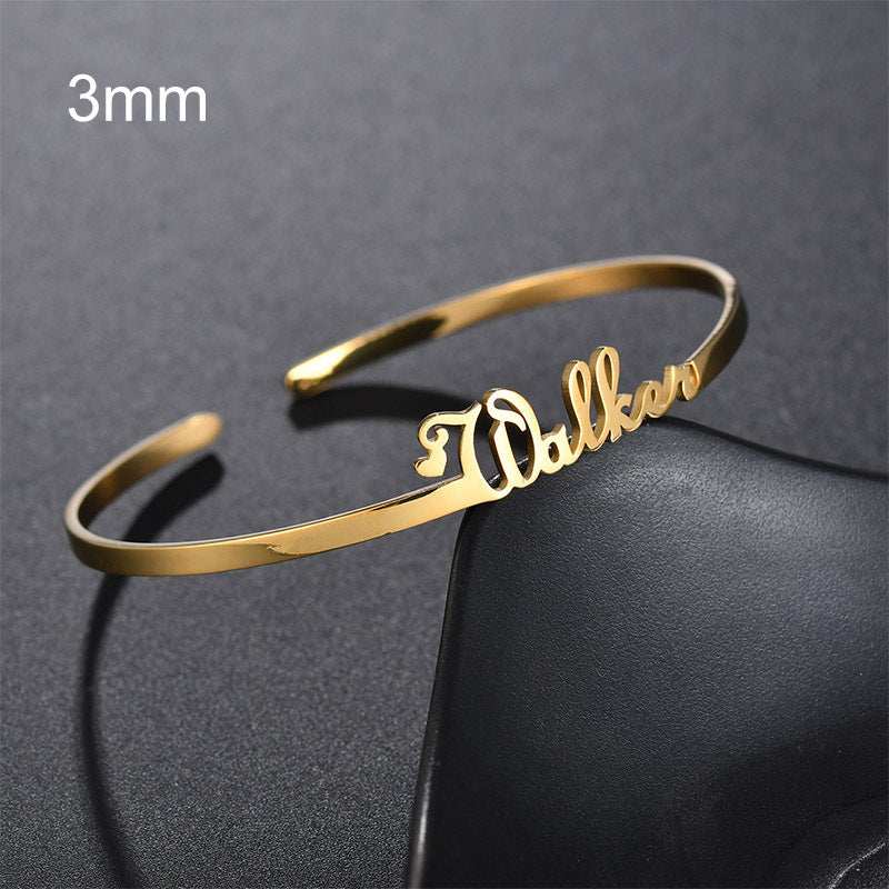 Gold customized name bracelet in stainless steel, perfect personalized gift for women and girls.