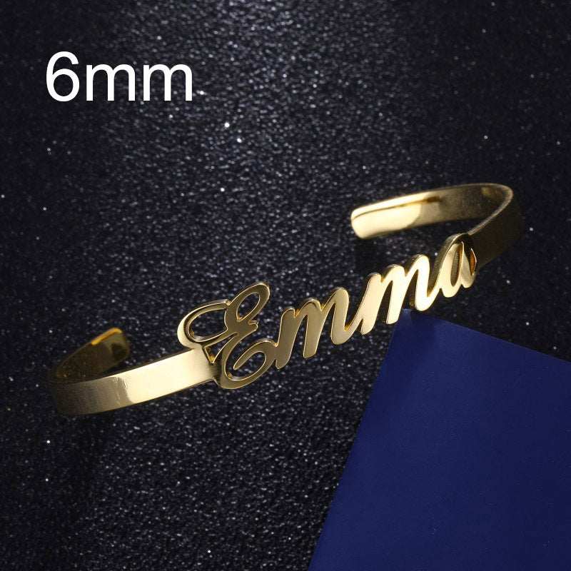 Customized gold name bracelet in stainless steel with "Emma" engraving, elegant and personalized jewelry.