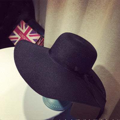 Women's straw woven sun hat with big brim in black.