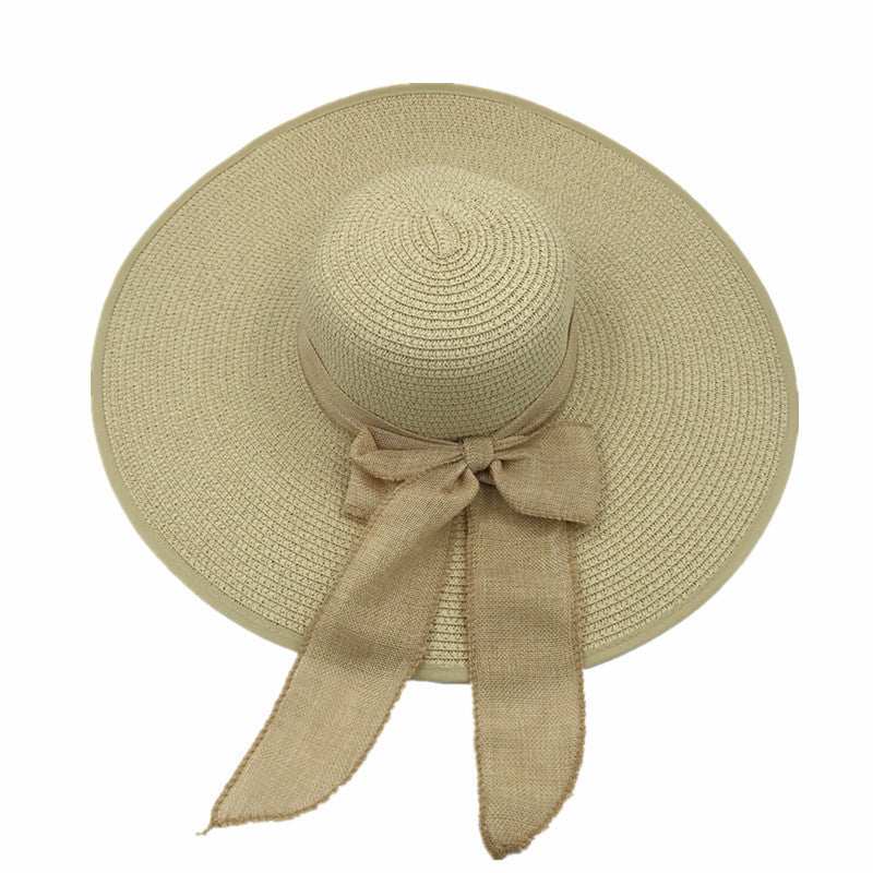 Ladies foldable sun protection straw hat with big brim in beige color.